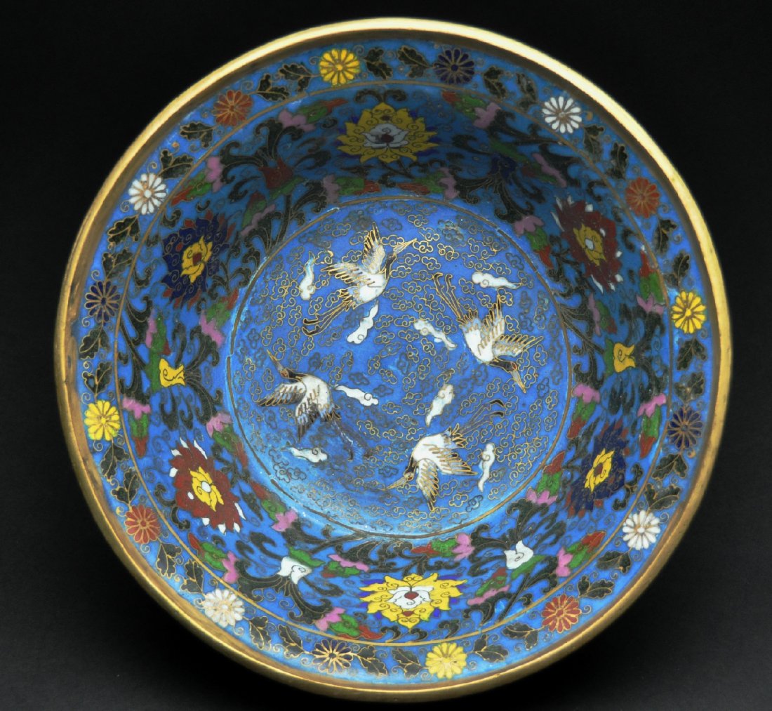 A Qing Dynasty cloisonne gilt-bronze censer tripod (1 of 10)