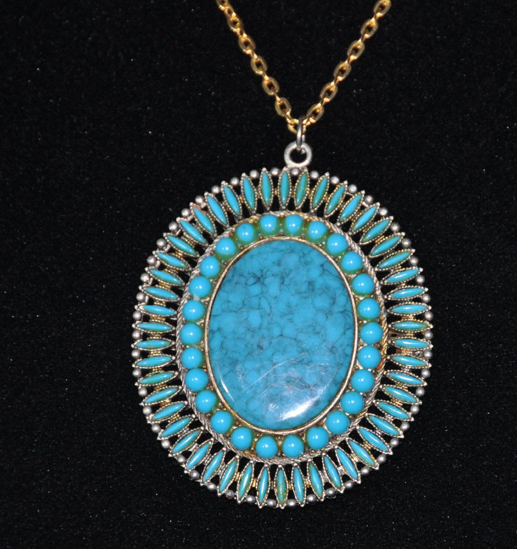 A turquoise necklace (1 of 5)