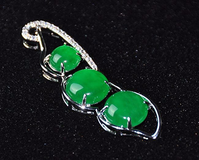 A  translucent jadeite pendant (1 of 8)