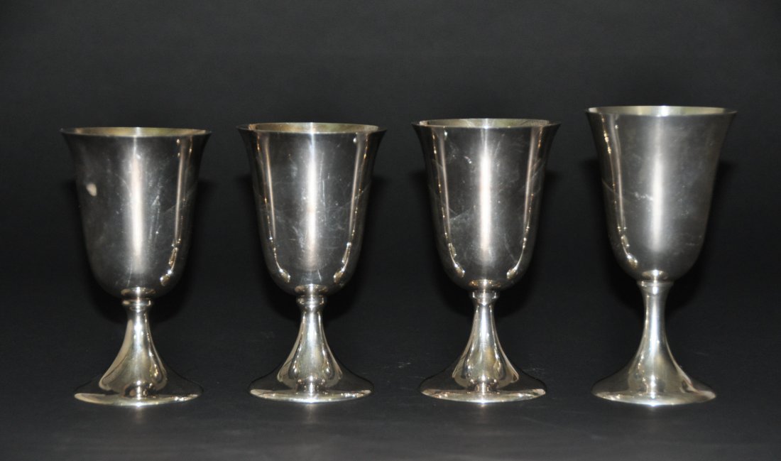 (Lot of 4) silver stem cup: Four silver stem cup. H:15 cm, D:8.5cm.