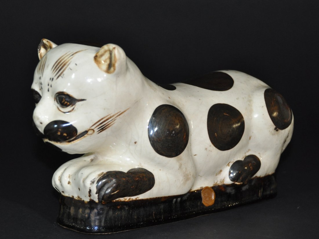 A fine Song Dynasty large Cizhou tiger pillow (1 of 8)