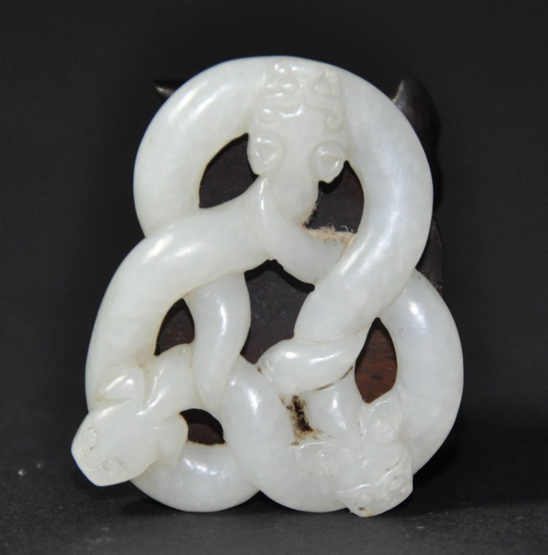 A fine Ming Dynasty white jade openwork pendant (1 of 9)
