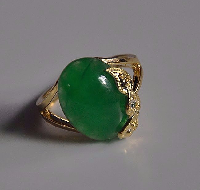 A woman jadeite ring (1 of 6)