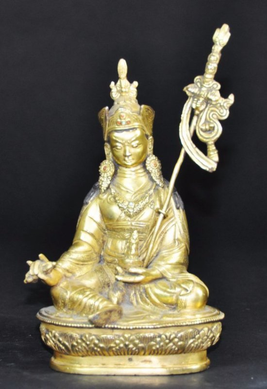 A 17th century Tibetan Himalayan gilt-bronze Shakyamuni (1 of 10)