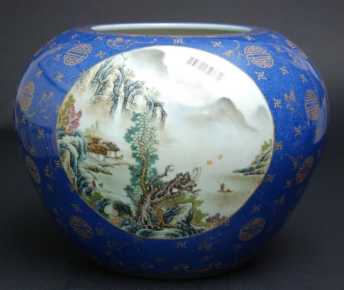 A very fine Kangxi period blue glaze famille rose jar (1 of 8)