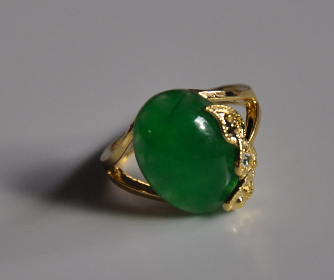 A woman jadeite ring (1 of 6)