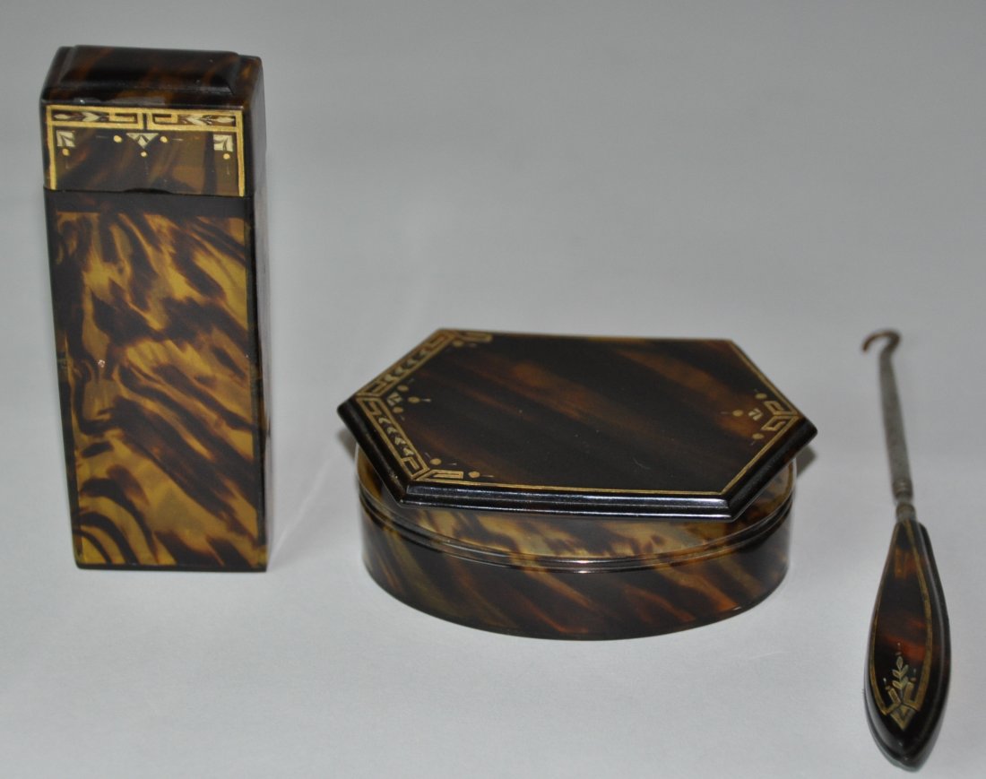A Vintage Tortoise Shell Vanity Set (1 of 9)