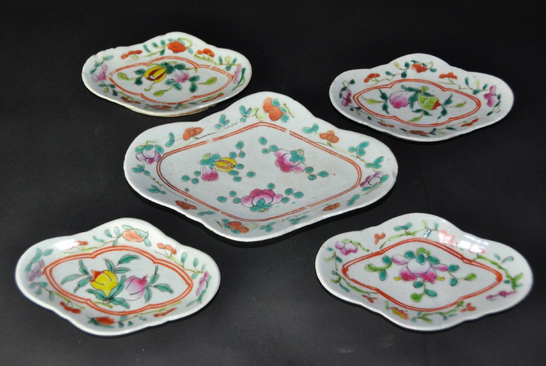 A set of five late Qing famille rose plates (1 of 5)