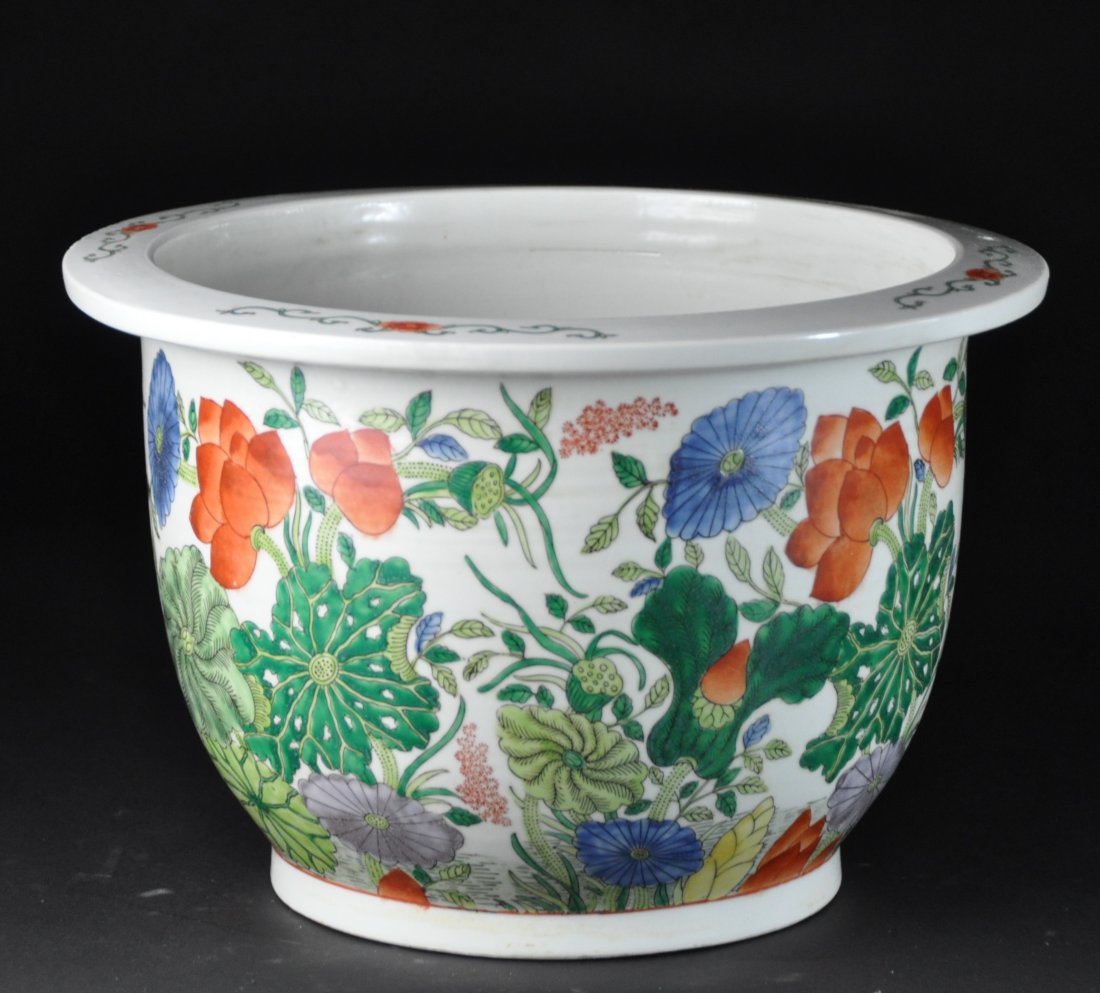 A Chinese porcelain famille rose flower pot (1 of 5)