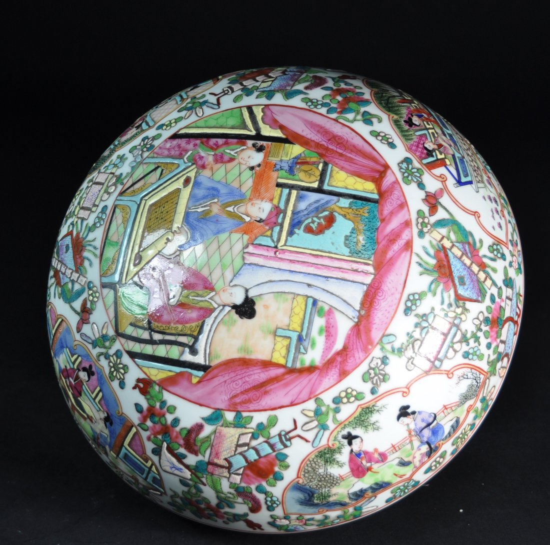 A Qianlong famille rose covered box (1 of 6)