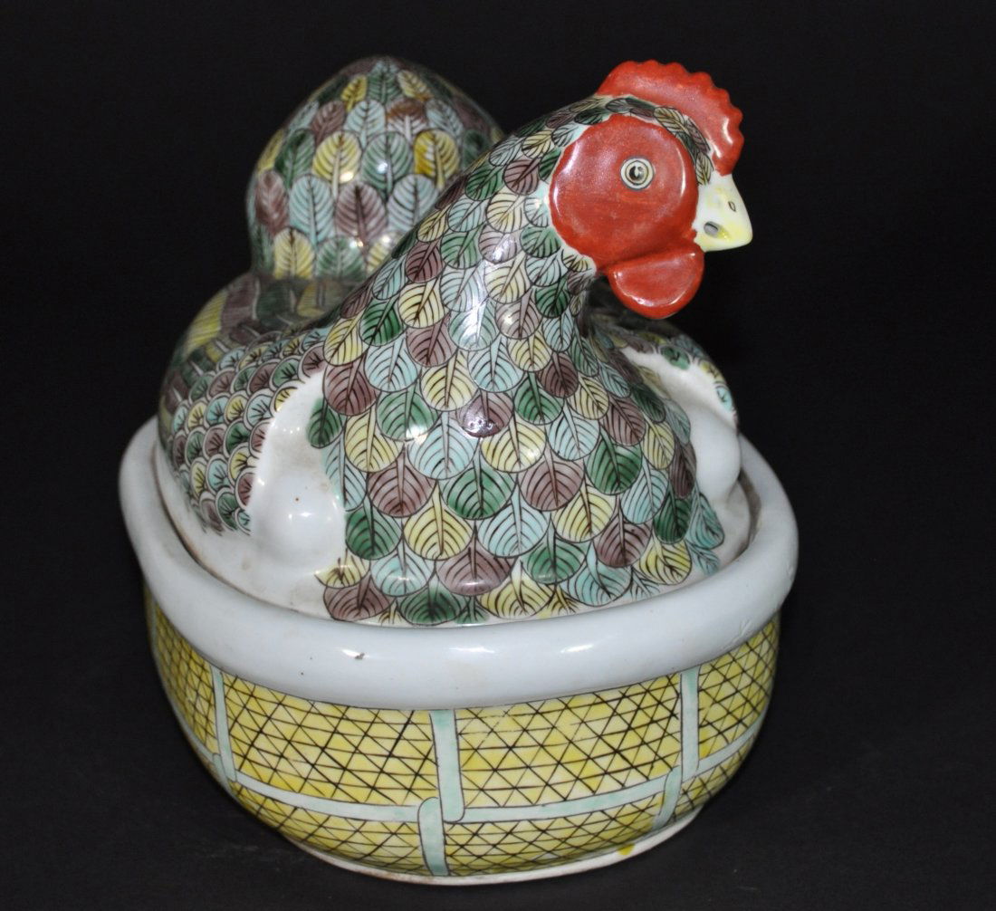 A green yellow and aubergine hen covered box, Kangxi (1 of 8)
