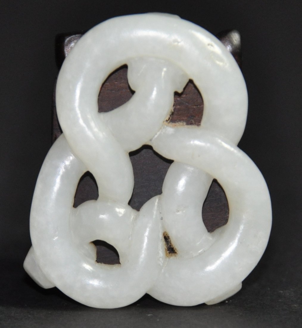 A fine Ming Dynasty white jade openwork pendant (1 of 8)