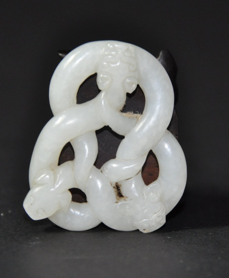 A fine Ming Dynasty white jade openwork pendant (1 of 8)
