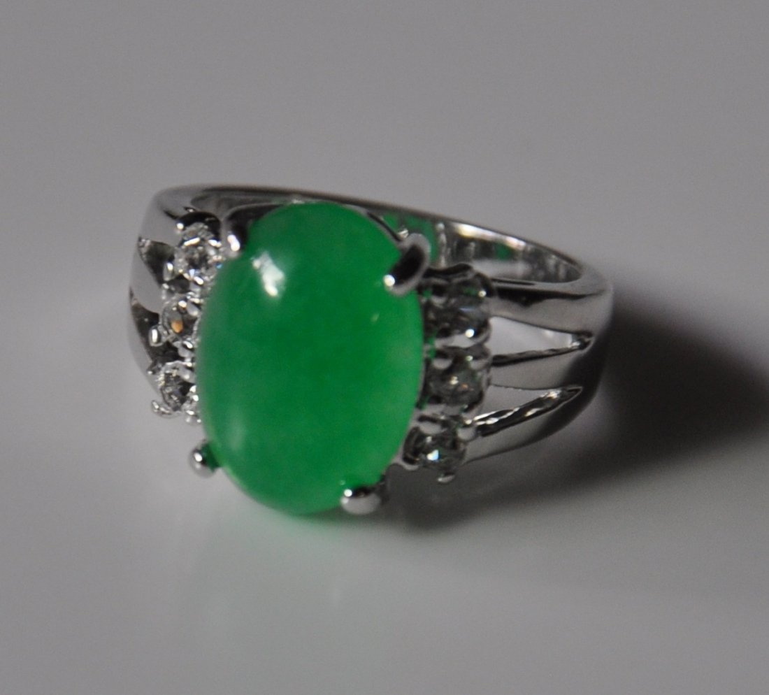 A women jadeite ring (1 of 6)