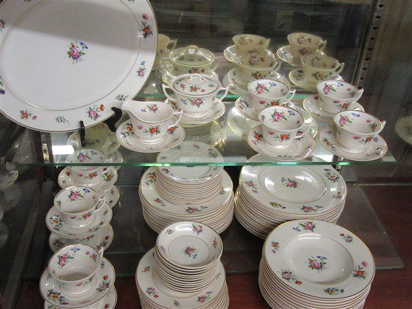 Syracuse China "Old Ivory" Floral Dinner Service (1 of 5)