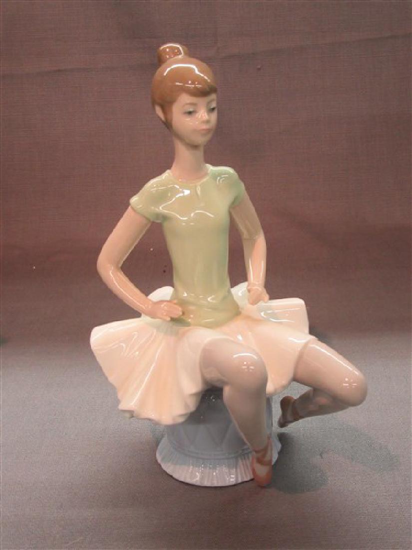 Lladro "Laura, Ballet Dancer" 1360 (1 of 2)