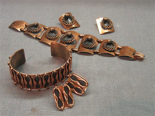 Two (2) Vintage Copper Bracelet And Earrings Sets (1 of 1)