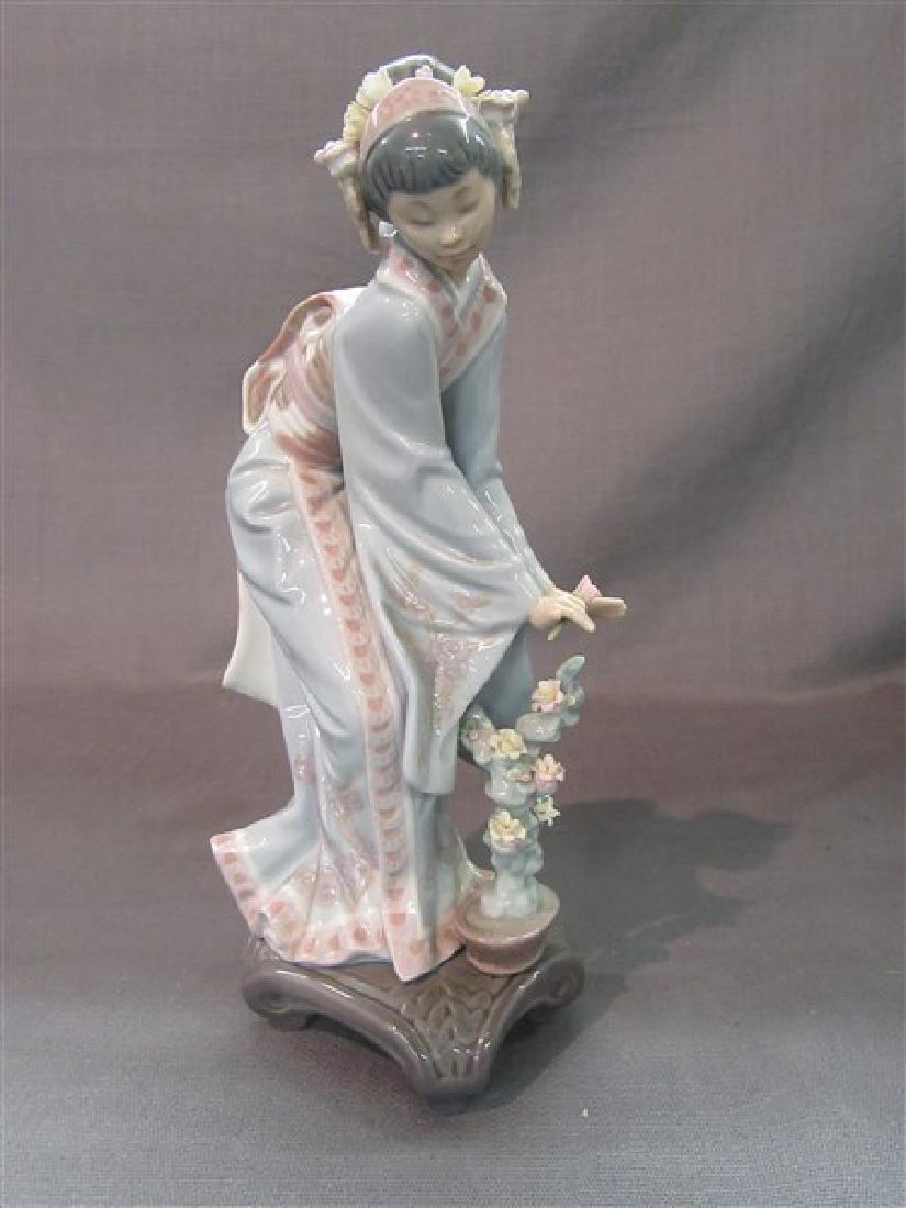 Lladro Geisha Girl Figurine (1 of 3)