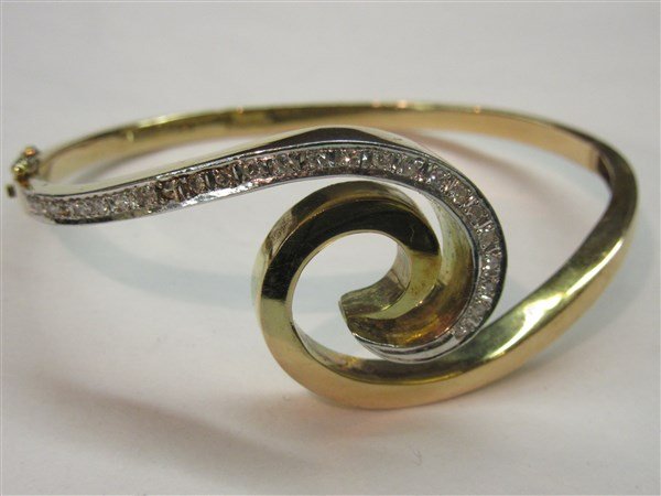 14k Y.G. Hinged Diamond Bracelet (1 of 4)