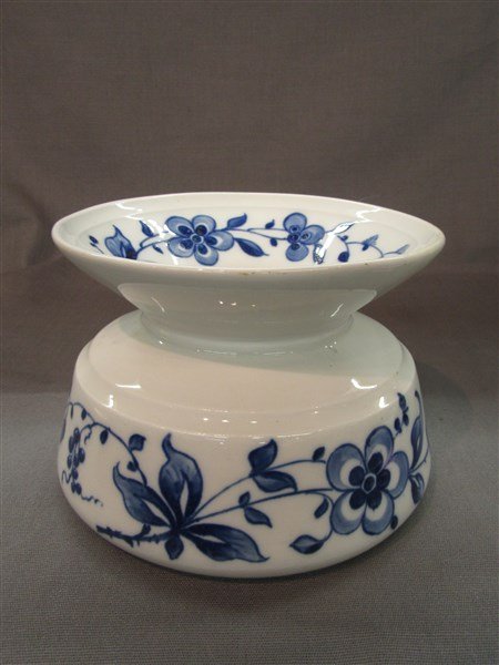 Union Porcelain Works UPW Spittoon: An outstanding Union Porcelain Works blue and white decorated white porcelain spittoon. Signed at base. Exceptional condition. Dimensions: 6"h X 7"d