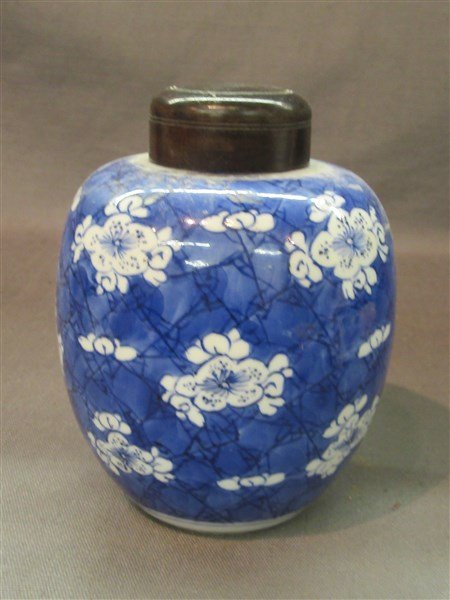 Chinese Porcelain Blue And White Ginger Jar (1 of 4)