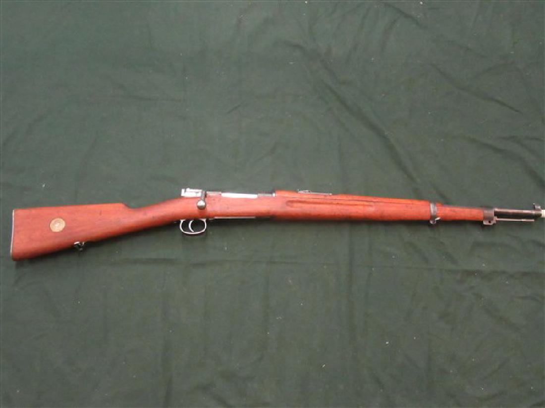 Swedish Mauser 1896 Carbine Rifle 1914: A Swedish Mauser 1896 Carbine. Carl Gustavs Stads Gevarsfaktorl 1914 Crown touch marks. Serial no. 327141_x000D_