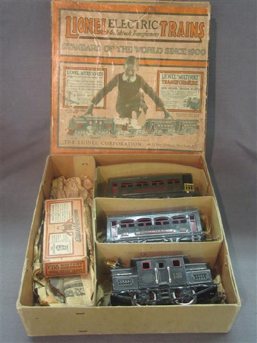 Lionel 152 Train Set with Box: Lionel 152 engine and 629 and 630 Pullman and Observation car. Original box included.
