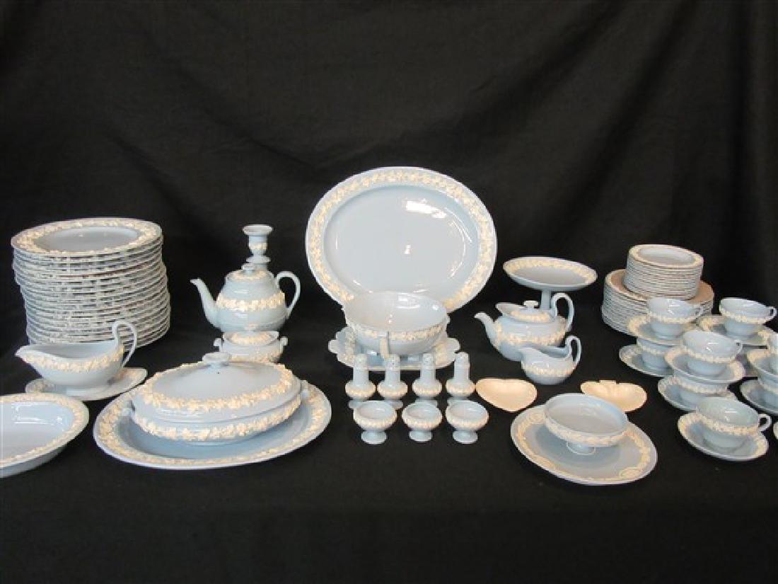 Wedgwood Queensware Porcelain Dinner Service (1 of 13)