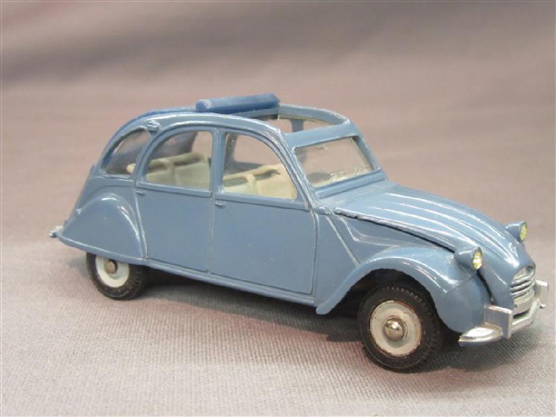 French Dinky Toys Citroen  500 (1 of 4)