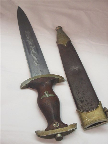 WW2 German Dagger (1 of 5)