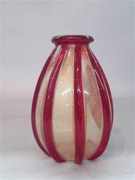 Archimede Seguso, Murano Vase: Archimede Seguso, Murano art glass vase. Dimensions: 4 1/2"h x 3 1/2"dSigned at base.