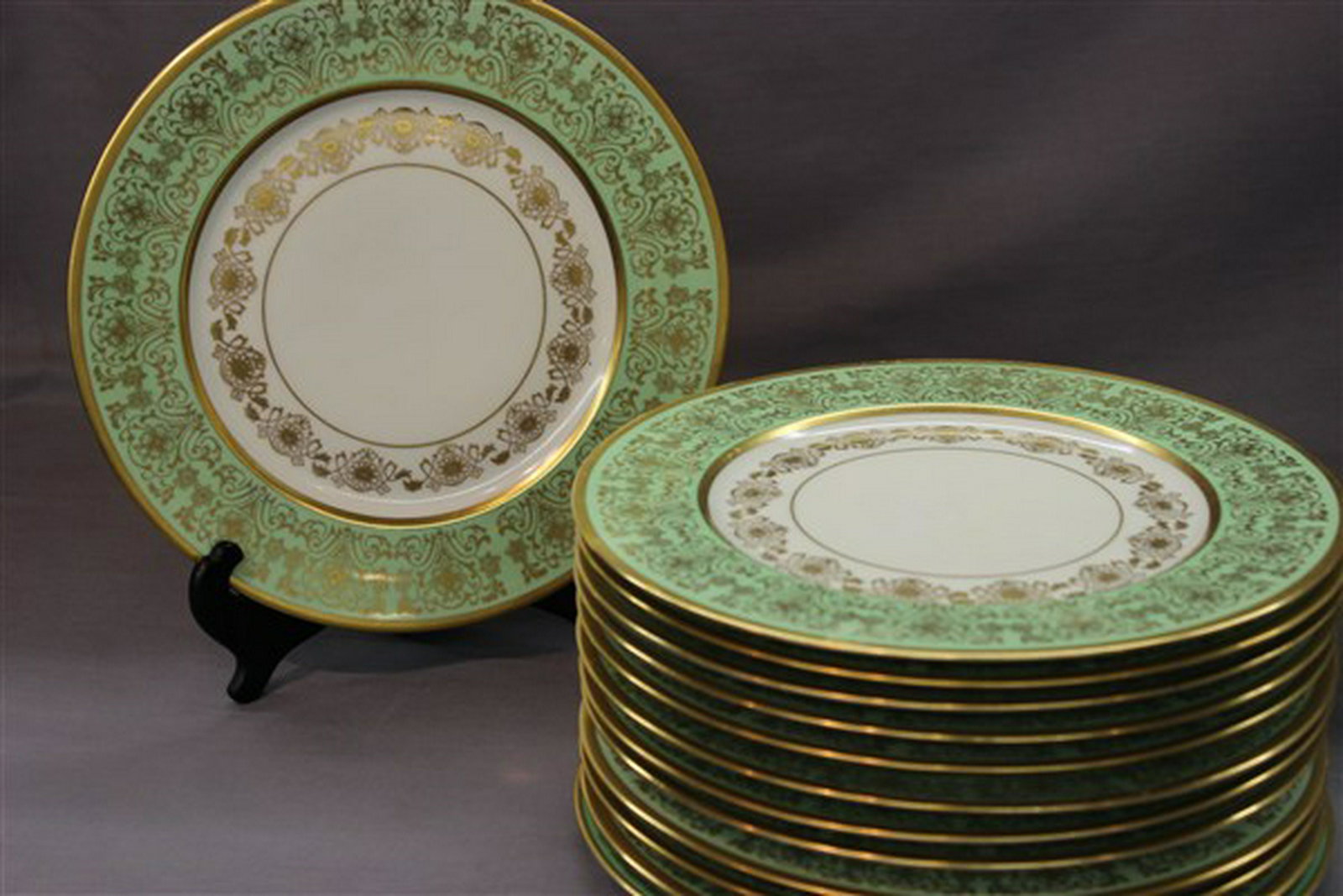 Twelve (12) Heinrich Bavaria Pickard Dinner Plates: Twelve (12) Heinrich Bavaria Pickard Dinner Plates Dimensions: 10 3'4 diameter Green with fancy gold trim
