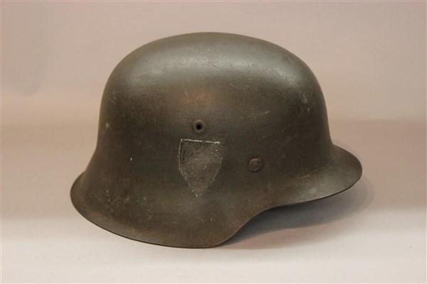 WW2 German Helmet (1 of 4)