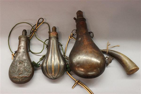 Antique Gun Powder Flasks, Horn Lot: A group of Four (4) (4) antique gun powder flasks and horn. Dimensions: 11 1/2" tallest.