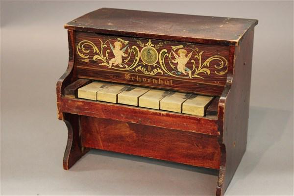 Antique Schoenhut Child's Piano: An antique Schoenhut child's piano. Working condition. Original paint and finish. Dimensions: 7" X 7 1/4" X 5"