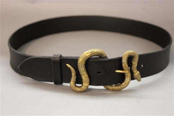 Gucci Black Leather Snake Belt: A Gucci black leather snake belt. Size 44 Made in Italy