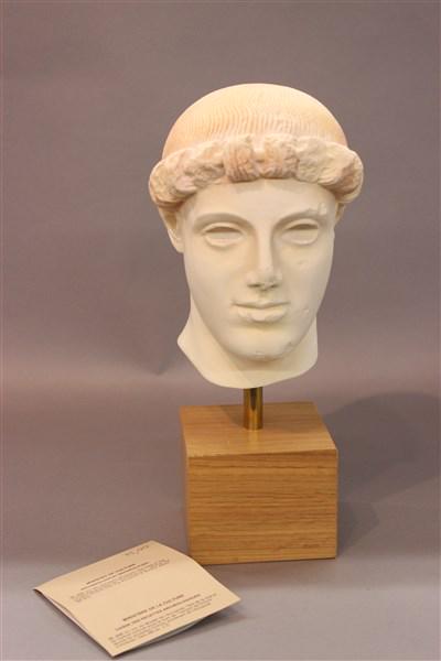 Kritios Boy 485 B.C. Museum Replica: Kritios Boy 485 B.C. Greek museum replica head. Certificates included.Dimensions: 13" X 4 1/4"
