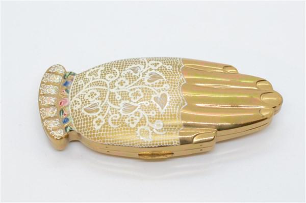 Vintage Volupte Hand Compact: Vintage Volupte hand compact. Dimensions: 4 1/2" X 2 1/2"