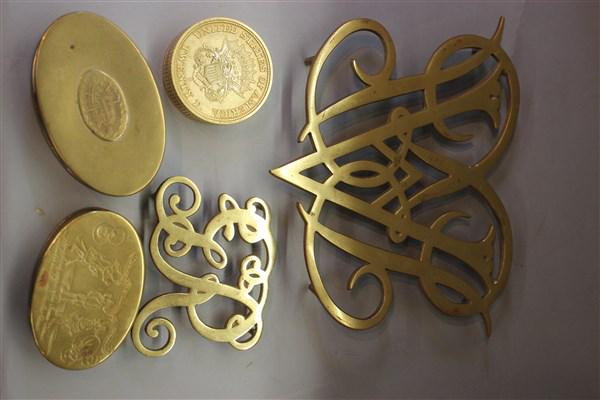 Contemporary Brass Lot, Colonial Williamsburg: A compiled grouping of reproduction Colonial era brass trivets and boxes etc. Colonial Williamsburg, Tunnbridge etc.