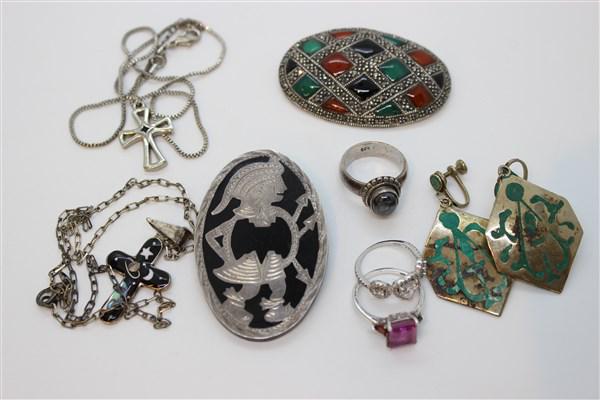 Estate Sterling Silver Lot: A compiled lot of estate sterling silver jewelry. Rings, pins, Mexican, marcasite etc. Total weight: 2.42 troy ounces