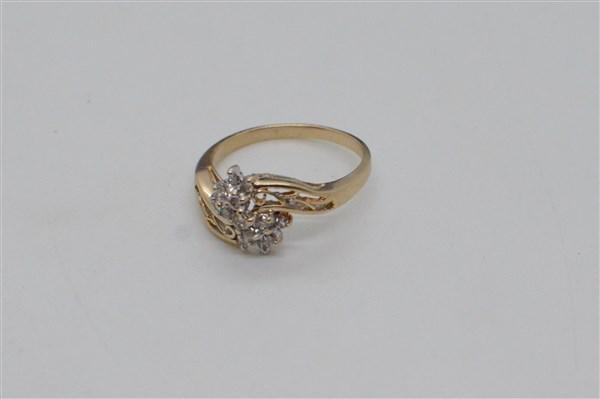 14k y.g. Diamond Cluster Ring (1 of 2)