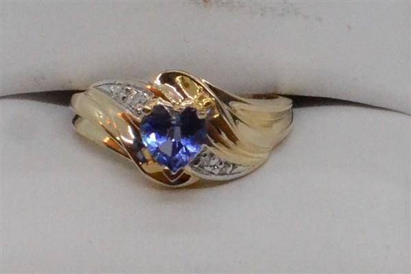 10k Diamond And Amethyst Color Heart Shape Ring (1 of 3)