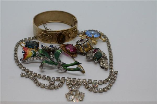 Vintage Costume Jewelry Group Lot (1 of 3)