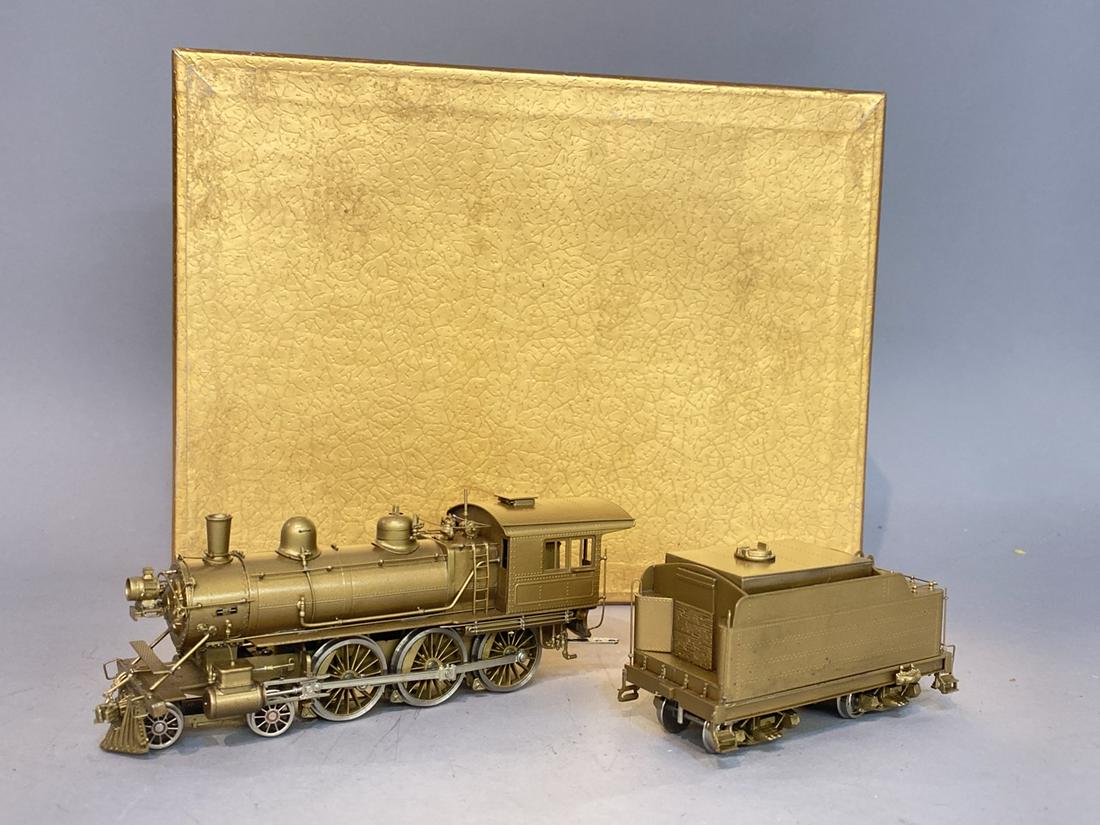 Oriental Limited Great Northern HO Brass Trains: Oriental Limited GN E-8 4-6-0 1915 version cat no. 0454 Korea by Diayoung. Brass locomotive engine and tender. With original box.