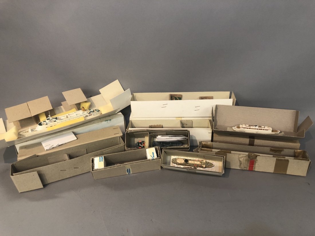 9 Piece Metal Ship Models: 9pcs ship model lot. Models include:M930, Santa Barbara BI102, containership Kasesel 91, Albatraos model 26,S310 Europofayion,BI 64 Freindeis,Frankenland,Caledonia SX-103,Munchen D 1972,S.24 TH.Heuss.