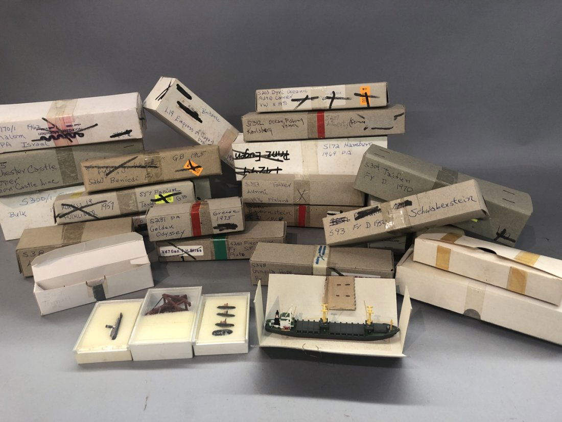 29 Piece Metal Ship Lot: 29 Piece metal ship model lot. Various models. Please see photograph preview. An extensive collection of metal models in this auction. Please see all lots.