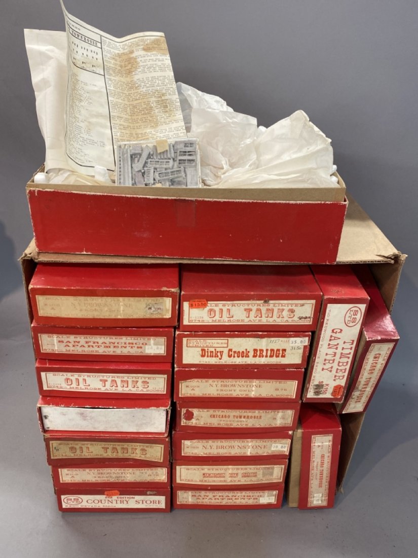 18 Piece HO Metal Train Model Kits: Eighteen (18) piece HO metal train models by Scale Structures Limited, Melrose Ave. California. High quality metal models. As seen in photographp preview. Undone kits. Some boxes faded, soiled or dama