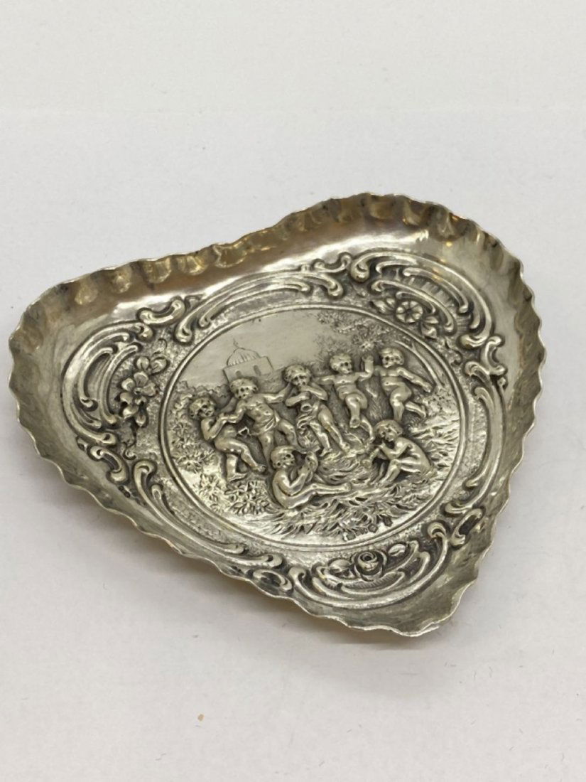 800 Continental Style Dish With Putti (1 of 3)