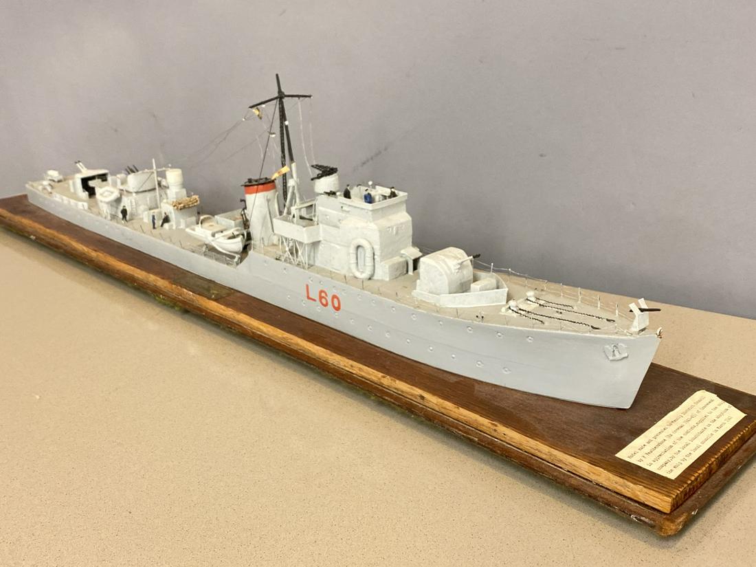 H.M.S -Mendip Hunt class escort destroy your type 110: H.M.S. Mendip Hunt Class Escort Destroyer. Dimensions: 110"h X 40"L X 7"d"Model made and presented to Mendip District Council by Featherstone ex-crewman from 1942-45 of gravesend and appreciation of t