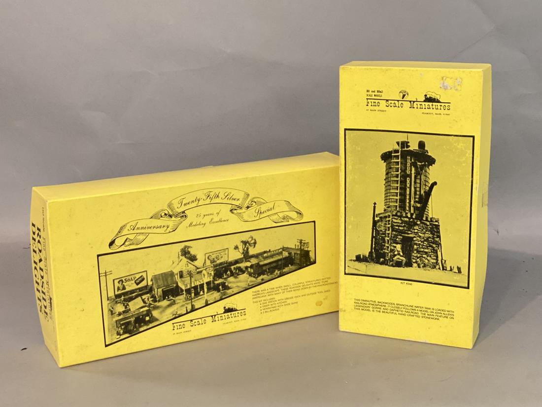 Fine Scale Miniatures, HO Model Lot: Two quantity fine scale miniatures, Peabody Massachusetts HO scale water tank kit number 240 and roadside delights kit number 270